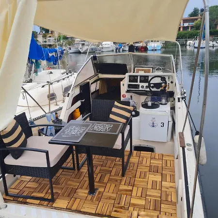 Lupa - La Flotta Di Willy Gio Botel Alghero